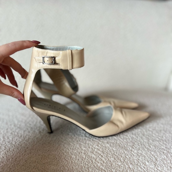 Gucci Off-White Leather Pointed Toe Kitten Heels with Ankle Strap 6.5 - Picture 2 of 4